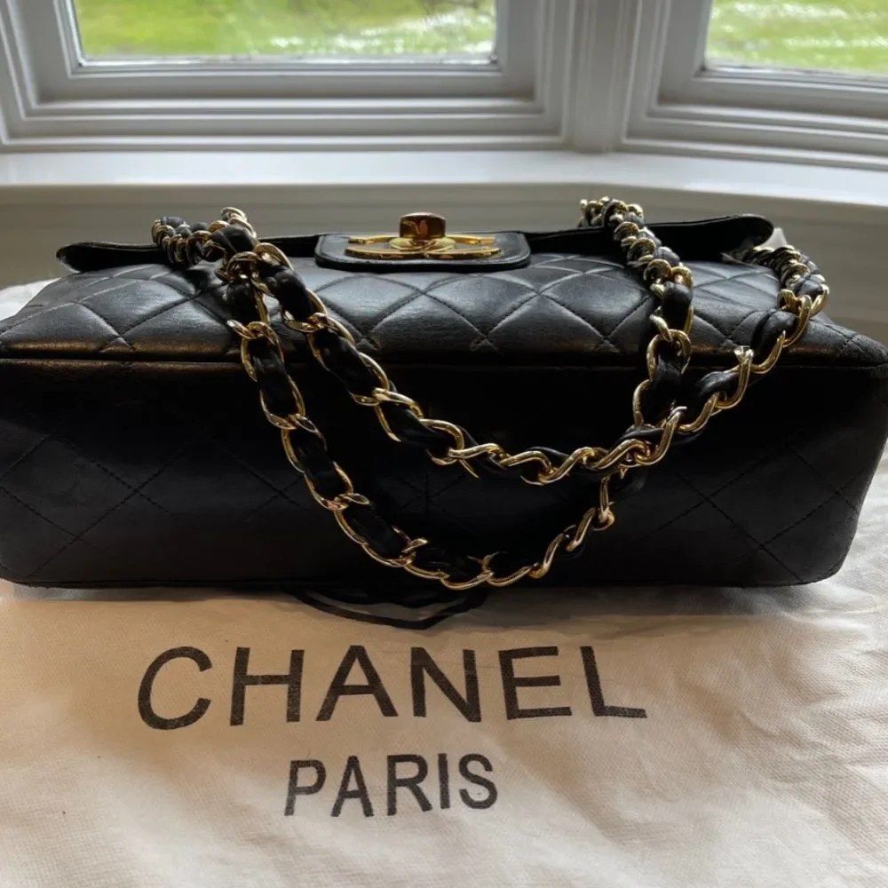 CHANEL vintage jumbo shoulder bag